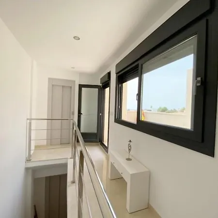 Hébergement de vacances Precioso Bungalow Luminoso Con Piscina Y Terraza. Calp
