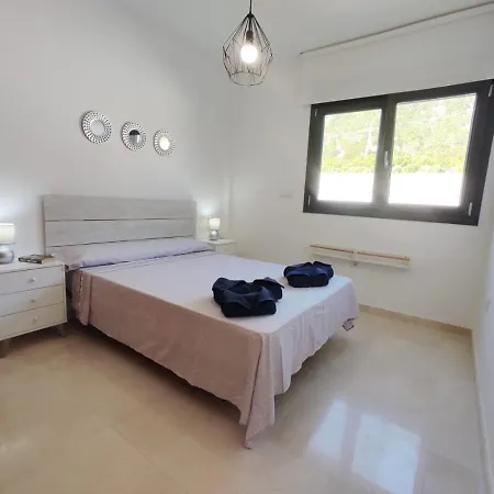 Precioso Bungalow Luminoso Con Piscina Y Terraza. Hébergement de vacances Calp