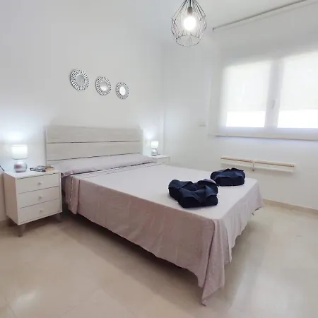 Hébergement de vacances Precioso Bungalow Luminoso Con Piscina Y Terraza. *