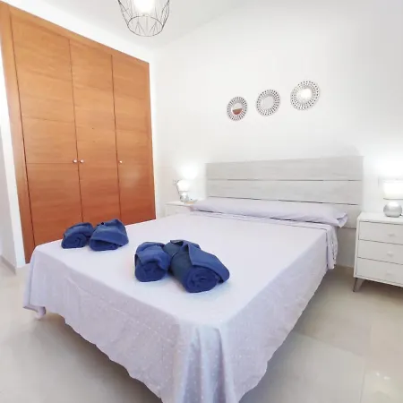 Hébergement de vacances Precioso Bungalow Luminoso Con Piscina Y Terraza.