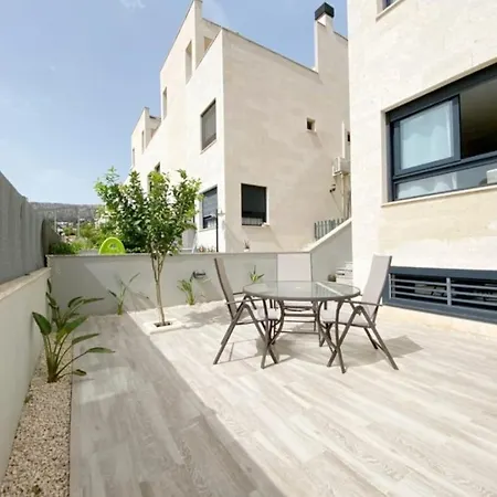 Precioso Bungalow Luminoso Con Piscina Y Terraza. Hébergement de vacances *