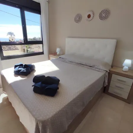 Precioso Bungalow Luminoso Con Piscina Y Terraza. Hébergement de vacances Calp