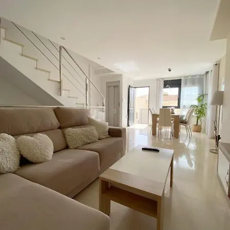 Precioso Bungalow Luminoso Con Piscina Y Terraza. Hébergement de vacances Calp